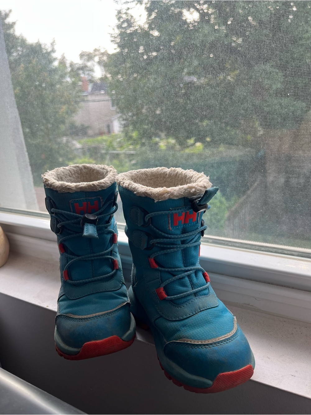 Helly Hansen Teal and Red Kids Winter Mittens with Fleece Trim